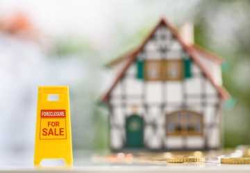 The Pros and Cons of Buying a Foreclosed Home